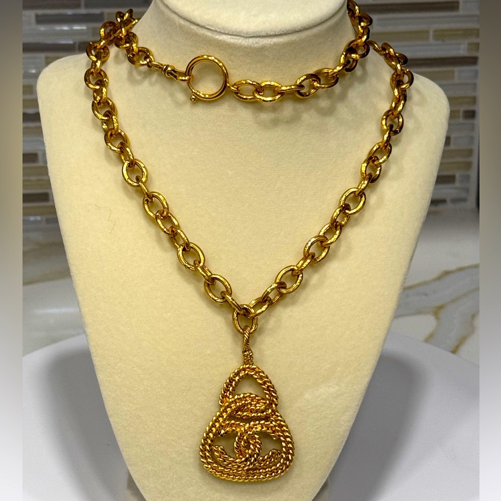 Vintage CHANEL CHUNKY CC 24K plated long Necklace in pristine condition with COA